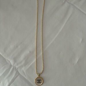 Elegant Gold and Black Pendant Necklace